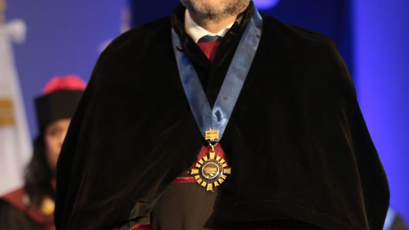 El rector general de la UdeG, Ricardo Villanueva recibió el Doctor Honoris Causa (1).JPG